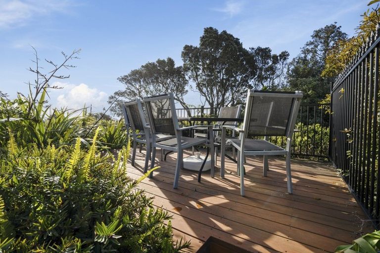 Photo of property in 1 Kawaroa Close, New Plymouth, 4310