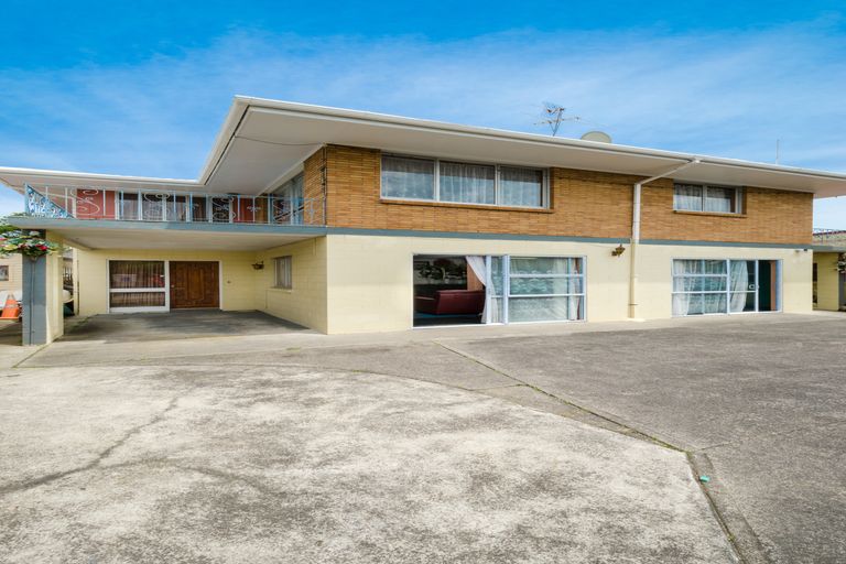 Photo of property in 46 Matuhi Rise, Henderson, Auckland, 0612