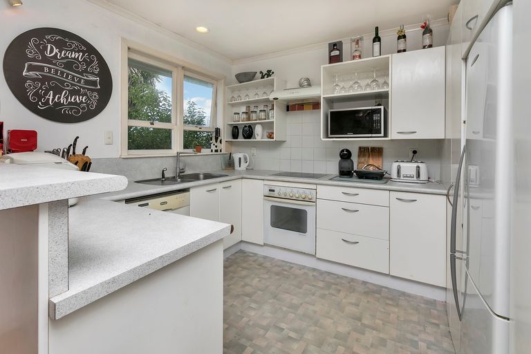 Photo of property in 77 Royal Road, Massey, Auckland, 0614