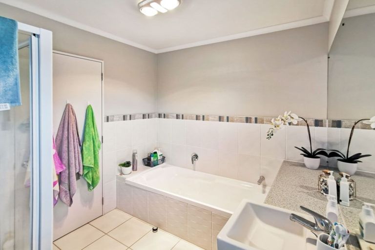 Photo of property in 21 Bellshill Close, Wattle Downs, Auckland, 2103