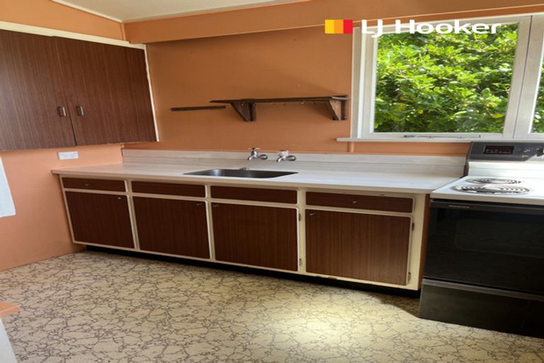 Photo of property in 74 Hargest Crescent, Saint Clair, Dunedin, 9012