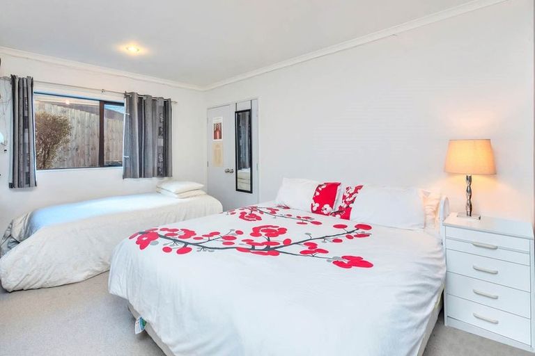 Photo of property in 41 San Marino Drive West, Henderson, Auckland, 0612