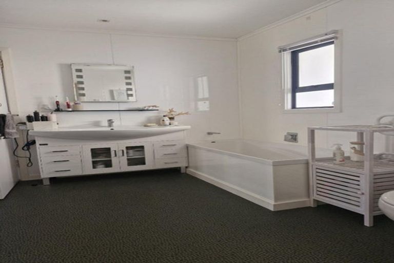 Photo of property in 66 Ngamotu Road, Spotswood, New Plymouth, 4310