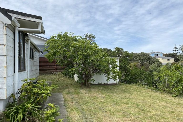 Photo of property in 10 Frances Street, Waikanae Beach, Waikanae, 5036