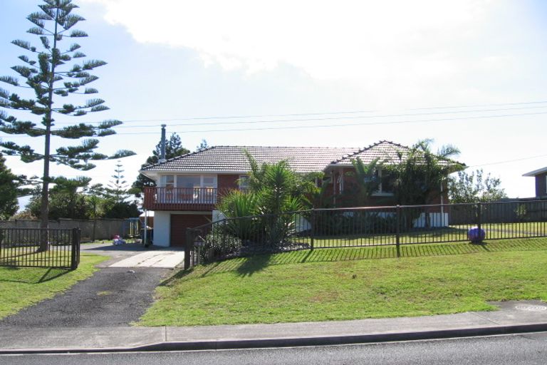 Photo of property in 58 Woodlands Crescent, Browns Bay, Auckland, 0630
