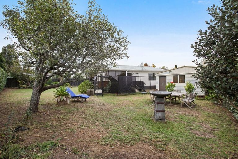 Photo of property in 3 Hosking Place, Clarks Beach, 2122