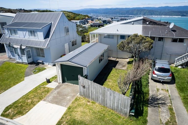 Photo of property in 9a Edgecombe Street, Newlands, Wellington, 6037