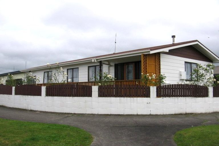 Photo of property in 35 Acacia Street, Kelvin Grove, Palmerston North, 4414
