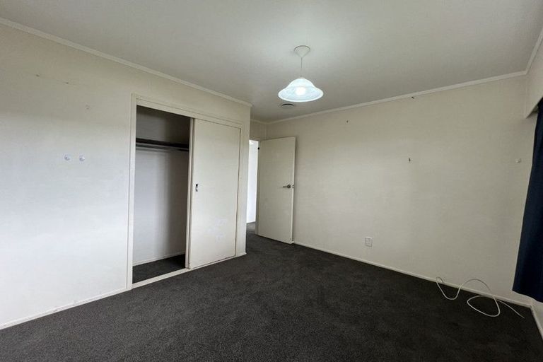 Photo of property in 1/8 Tusac Place, Totara Vale, Auckland, 0627