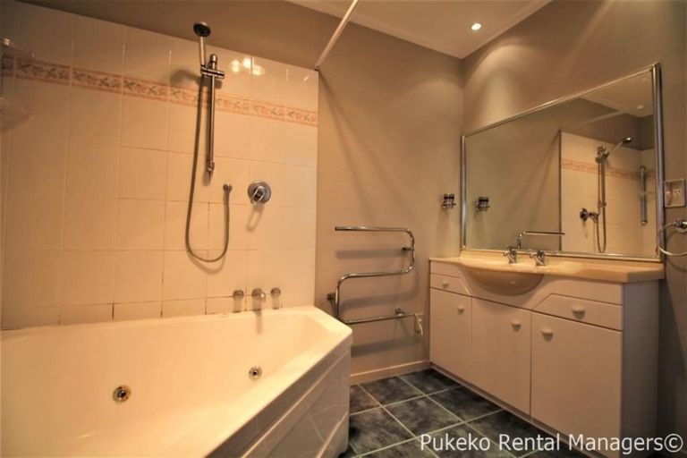 Photo of property in 41 Wairere Road, The Gardens, Auckland, 2105