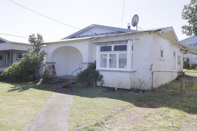 Photo of property in 112 Cornfoot Street, Castlecliff, Whanganui, 4501