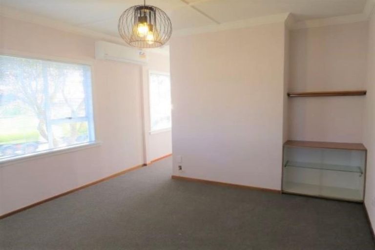 Photo of property in 35 Breakwater Road, Moturoa, New Plymouth, 4310