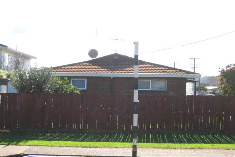 Photo of property in 2/87 Riverside Road, Orewa, 0931