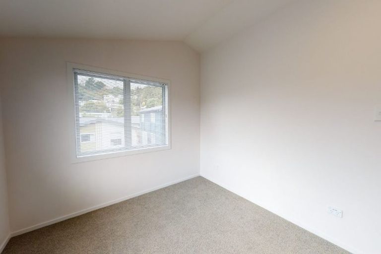 Photo of property in 8/61 Black Rock Road, Newlands, Wellington, 6037