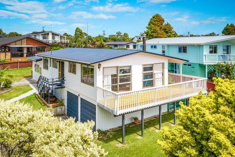 Photo of property in 3 Kauri Crescent, Snells Beach, 0920