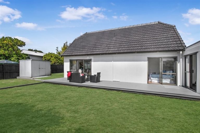 Photo of property in 2/327 Bucklands Beach Road, Bucklands Beach, Auckland, 2012