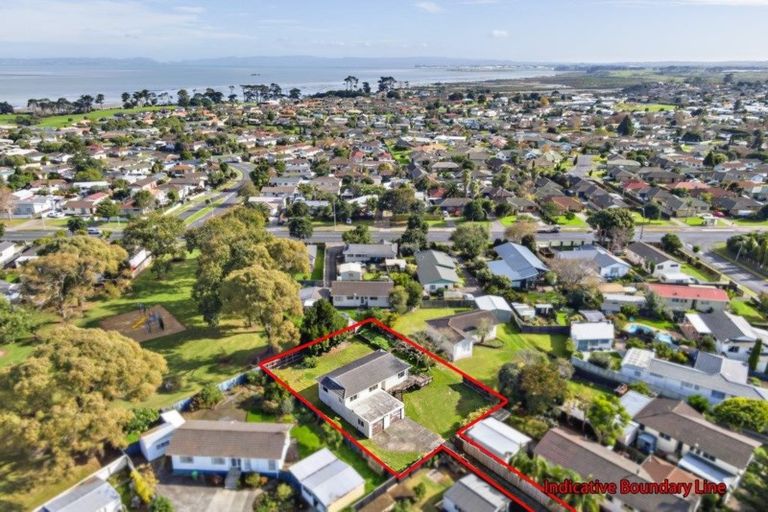 Photo of property in 15 Becker Drive, Weymouth, Auckland, 2103