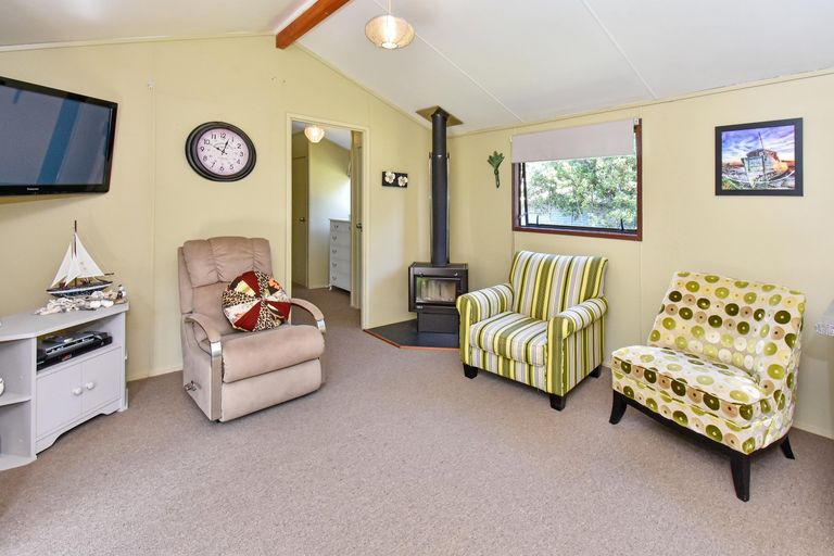 Photo of property in 4 Mission Road, Port Waikato, Tuakau, 2695