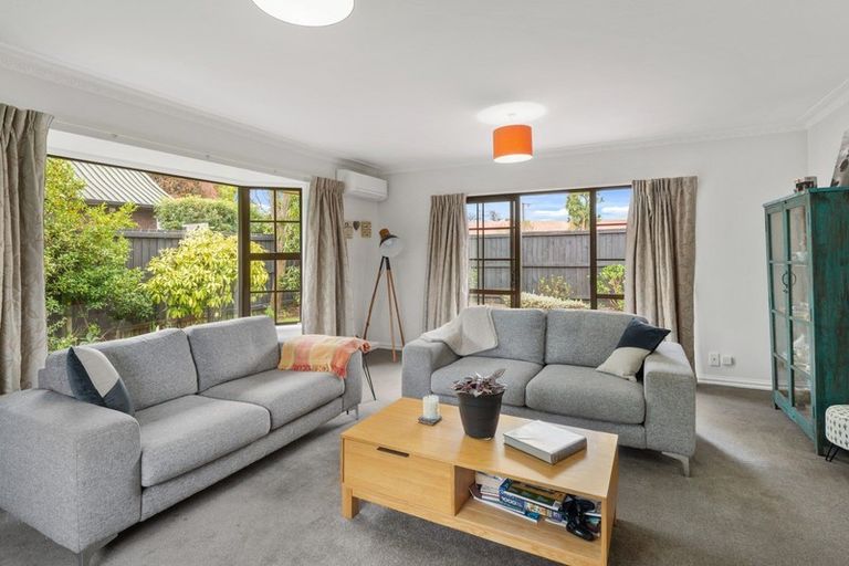 Photo of property in 2/84 Memorial Avenue, Ilam, Christchurch, 8053