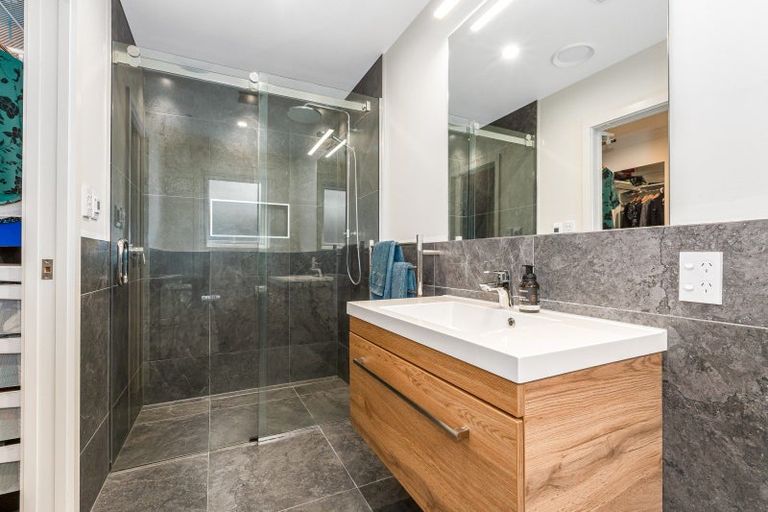 Photo of property in 3 Ramarama Lane, Crofton Downs, Wellington, 6035