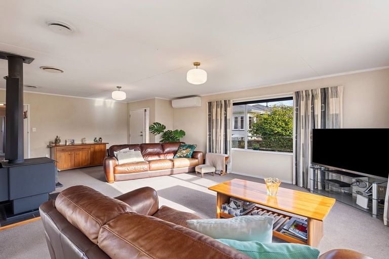 Photo of property in 10 Avon Street, Rongotea, 4476