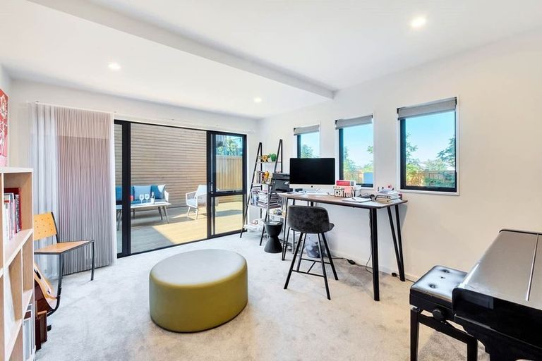 Photo of property in 73d East Coast Road, Castor Bay, Auckland, 0620