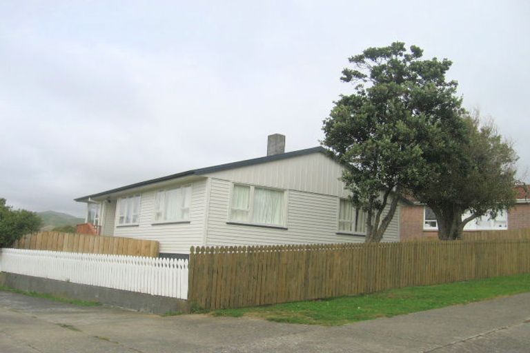 Photo of property in 17 Beauzami Crescent, Ascot Park, Porirua, 5024