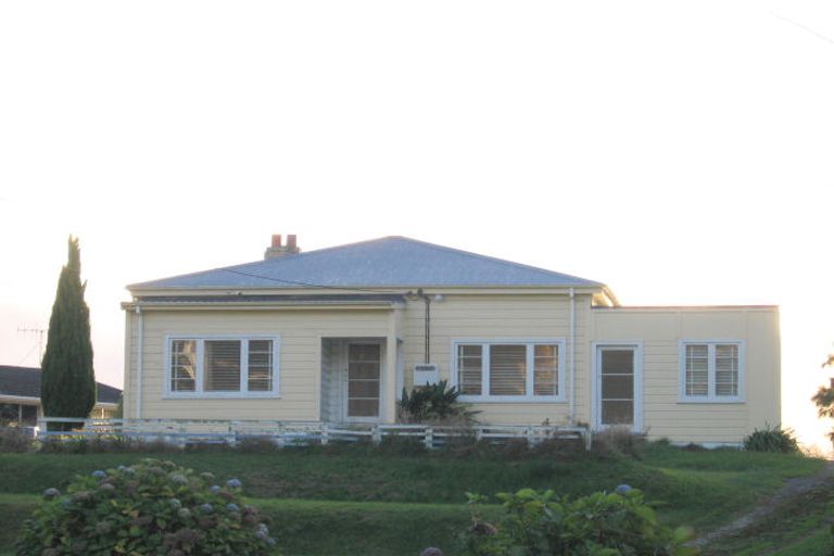 Photo of property in 77 Amohia Street, Paraparaumu, 5032