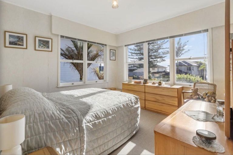 Photo of property in 7 Luke Place, Eastern Beach, Auckland, 2012