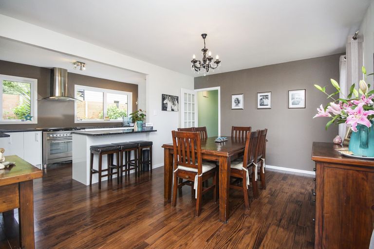 Photo of property in 40 Waima Crescent, Titirangi, Auckland, 0604