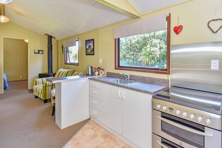 Photo of property in 4 Mission Road, Port Waikato, Tuakau, 2695