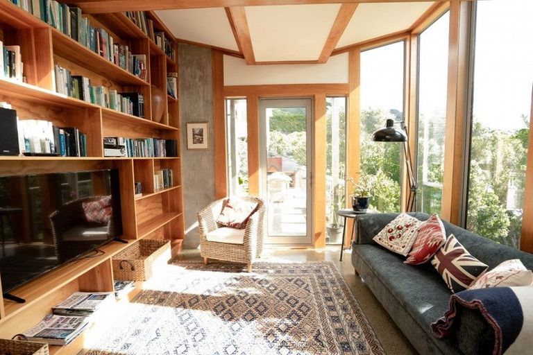 Photo of property in 300b Oriental Parade, Oriental Bay, Wellington, 6011