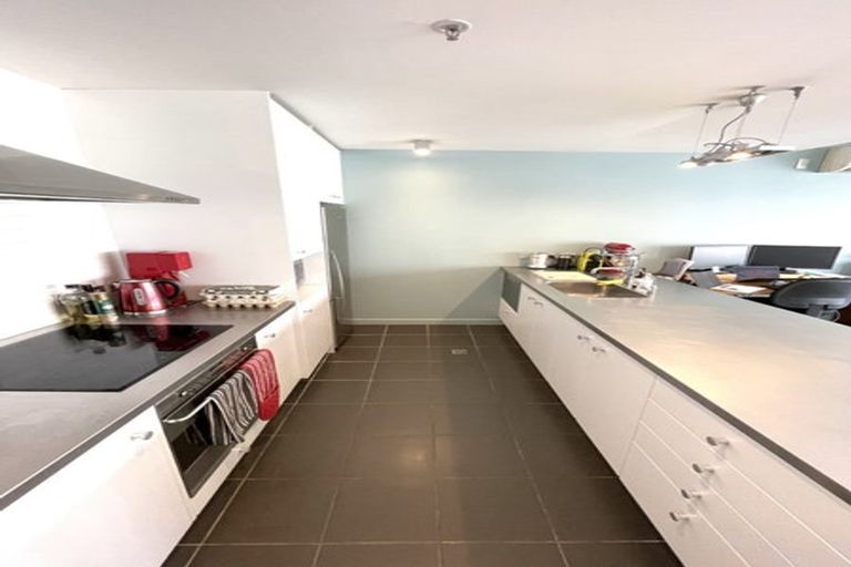 Photo of property in Montreaux Apartments, 5i/164 The Terrace, Wellington Central, Wellington, 6011