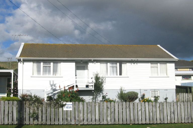 Photo of property in 84 Driver Crescent, Cannons Creek, Porirua, 5024