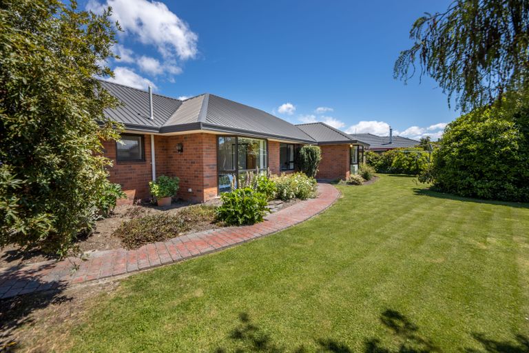 Photo of property in 61 Lowry Avenue, Redwood, Christchurch, 8051