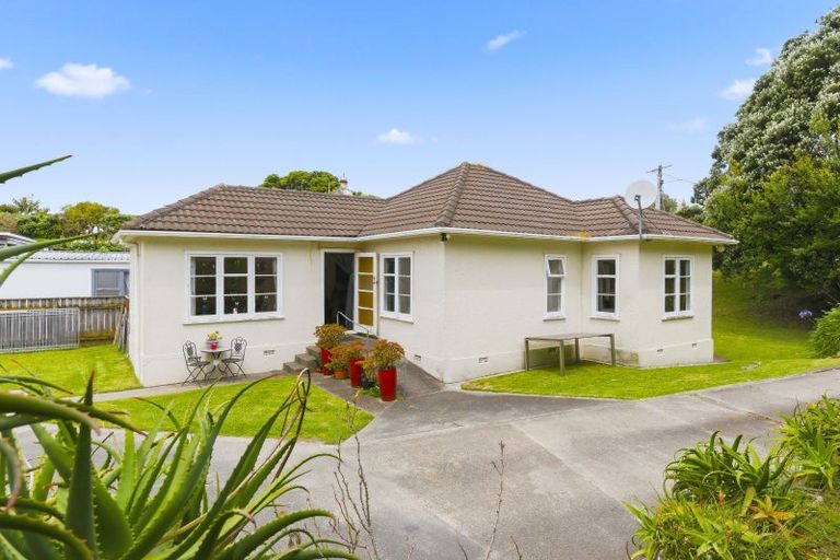 Photo of property in 13 Rua Road, Paraparaumu Beach, Paraparaumu, 5032