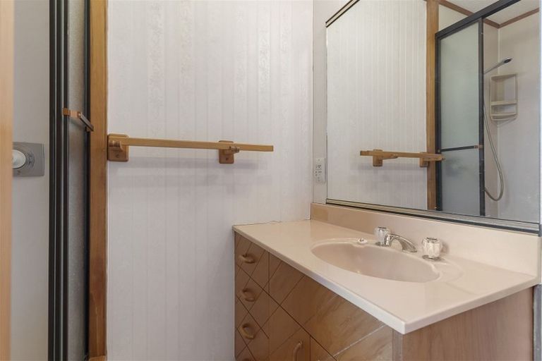 Photo of property in 42 Kennedy Avenue, Forrest Hill, Auckland, 0620