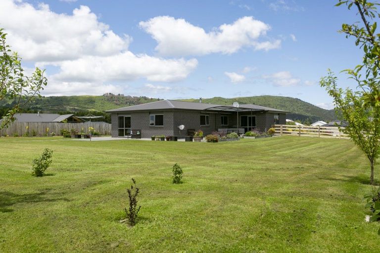 Photo of property in 8 Kahikatea Drive, Kinloch, Taupo, 3377