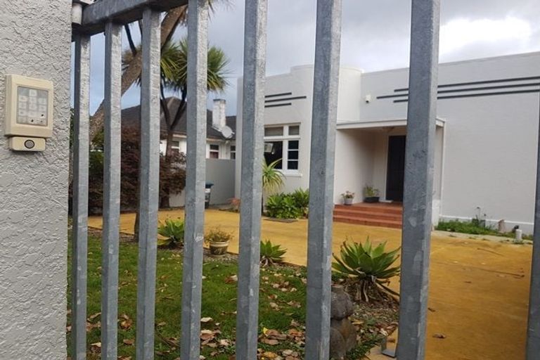 Photo of property in 24 Ake Ake Avenue, Hokowhitu, Palmerston North, 4410