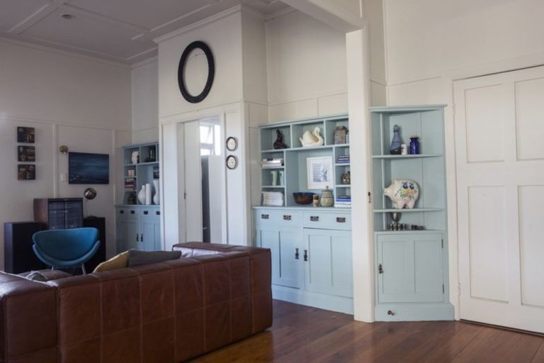 Photo of property in 45 Napier Terrace, Hospital Hill, Napier, 4110