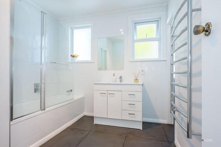 Photo of property in 26 Kapiti Crescent, Titahi Bay, Porirua, 5022