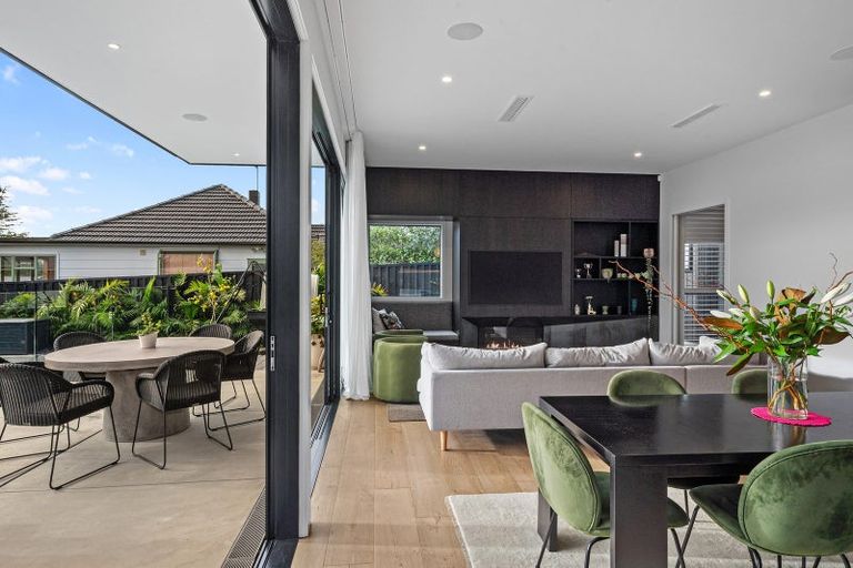 Photo of property in 23 Otakau Road, Milford, Auckland, 0620