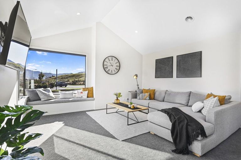 Photo of property in 37 Jack Hanley Drive, Jacks Point, Queenstown, 9371