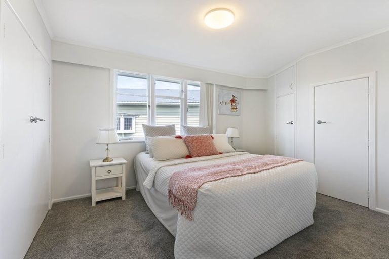 Photo of property in 24 Hill Crescent, Papakura, 2110