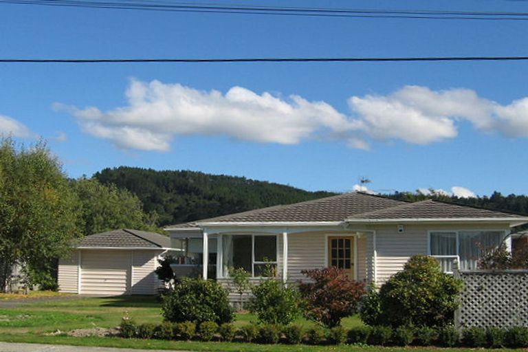 Photo of property in 35 Dowling Grove, Silverstream, Upper Hutt, 5019