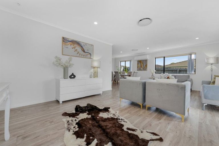 Photo of property in 4 Bokeen Lane, Flat Bush, Auckland, 2019