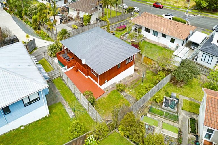 Photo of property in 1/86a West Drive, West Harbour, Auckland, 0618