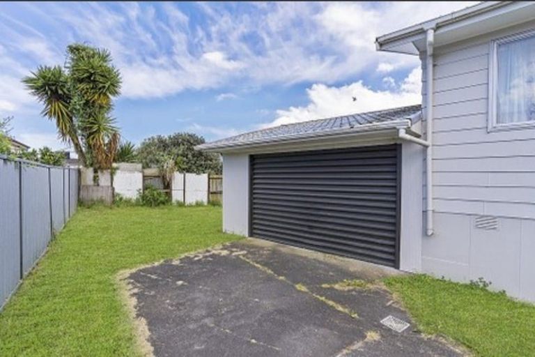 Photo of property in 307 Roscommon Road, Clendon Park, Auckland, 2103