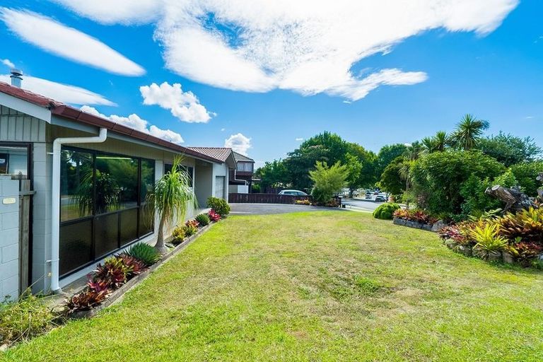 Photo of property in 19 Matuhi Rise, Henderson, Auckland, 0612