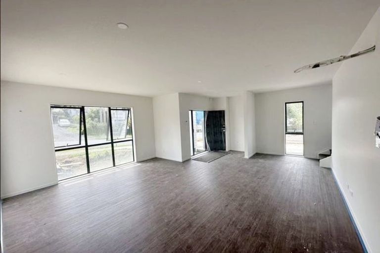 Photo of property in 29a Sheridan Drive, New Lynn, Auckland, 0600